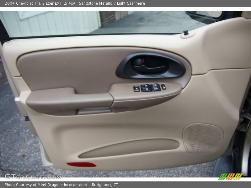 Sandstone Metallic / Light Cashmere 2004 Chevrolet TrailBlazer EXT LS 4x4