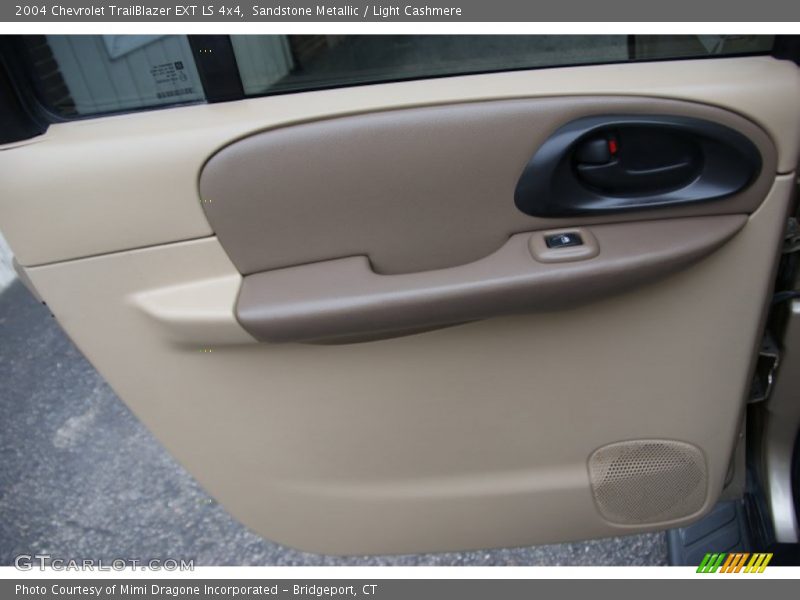 Sandstone Metallic / Light Cashmere 2004 Chevrolet TrailBlazer EXT LS 4x4