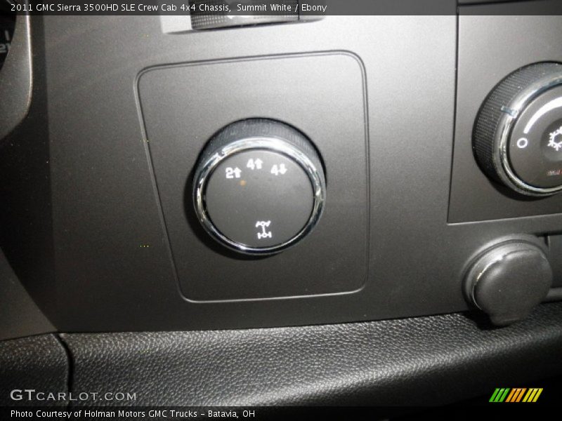 Summit White / Ebony 2011 GMC Sierra 3500HD SLE Crew Cab 4x4 Chassis