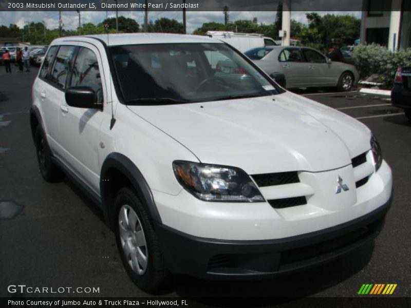 Diamond White Pearl / Sandblast 2003 Mitsubishi Outlander LS