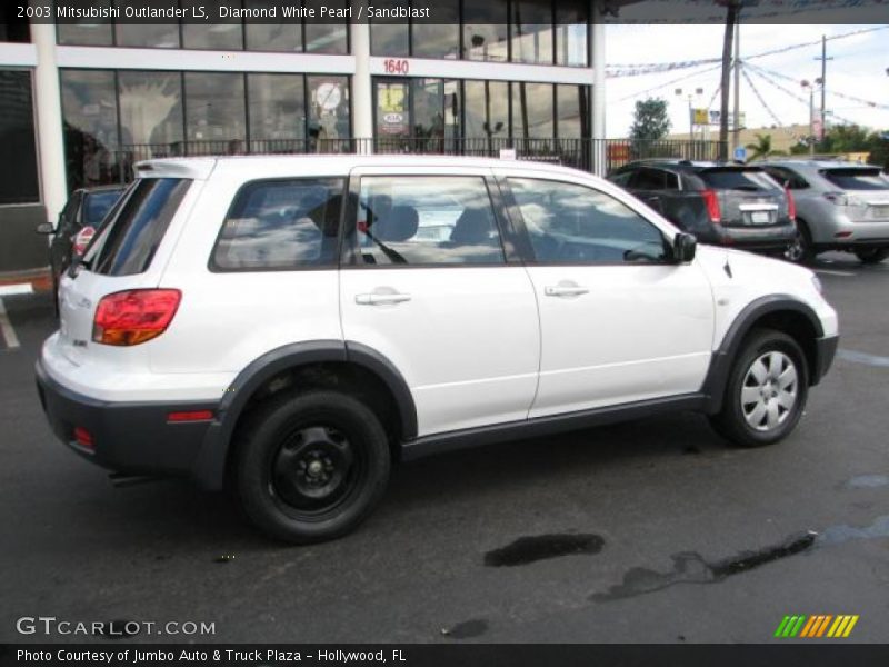Diamond White Pearl / Sandblast 2003 Mitsubishi Outlander LS