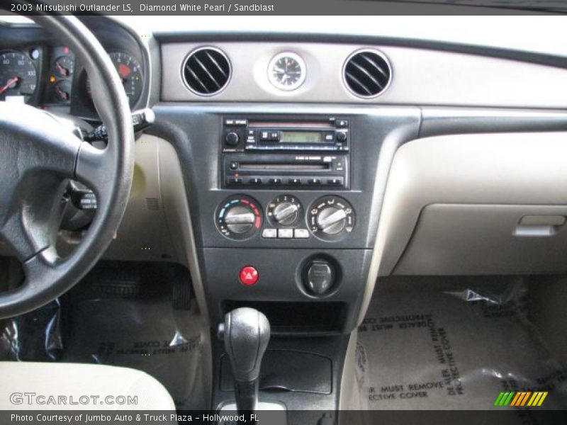 Diamond White Pearl / Sandblast 2003 Mitsubishi Outlander LS