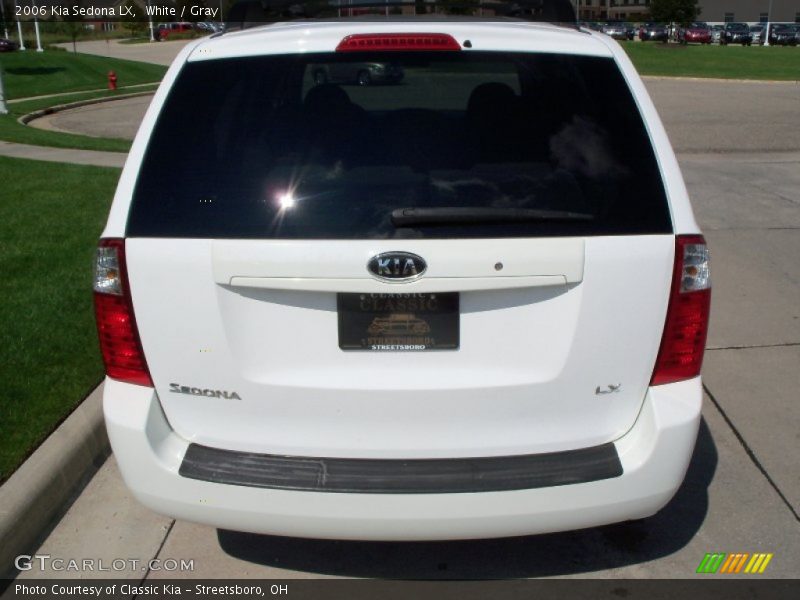 White / Gray 2006 Kia Sedona LX