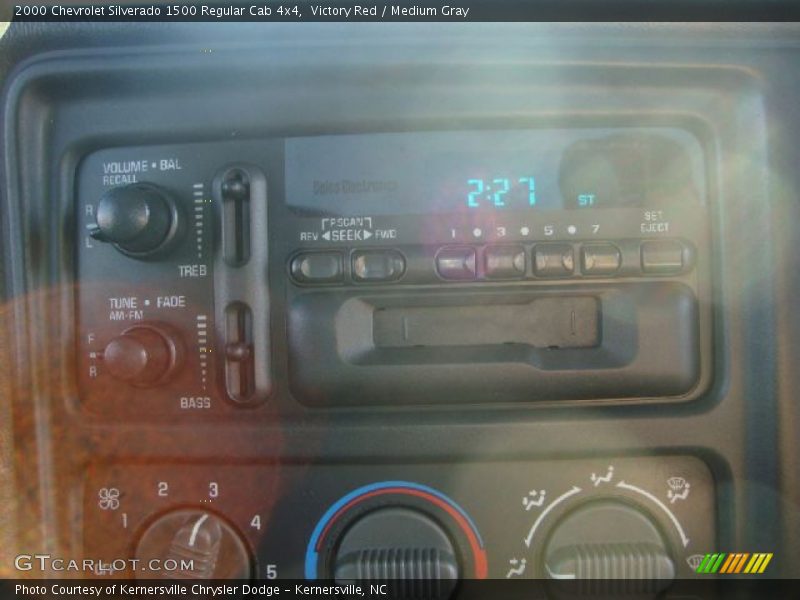 Victory Red / Medium Gray 2000 Chevrolet Silverado 1500 Regular Cab 4x4