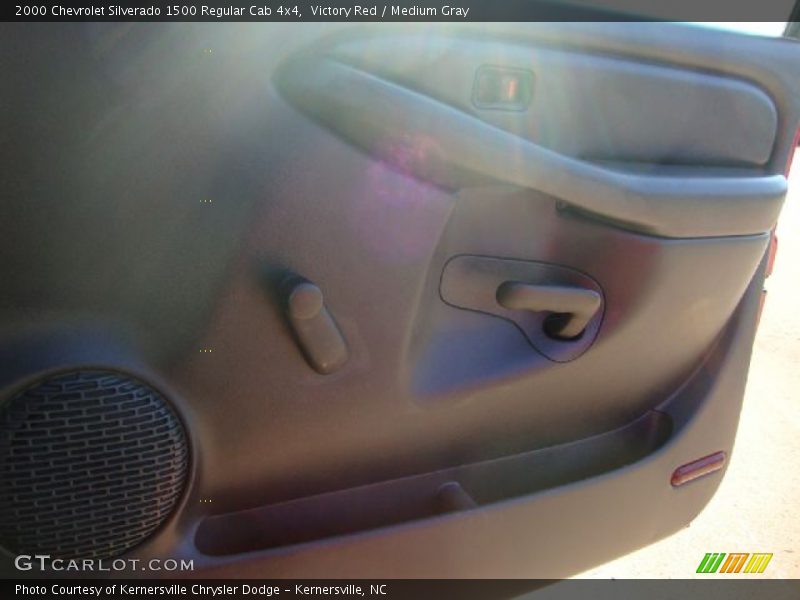 Victory Red / Medium Gray 2000 Chevrolet Silverado 1500 Regular Cab 4x4