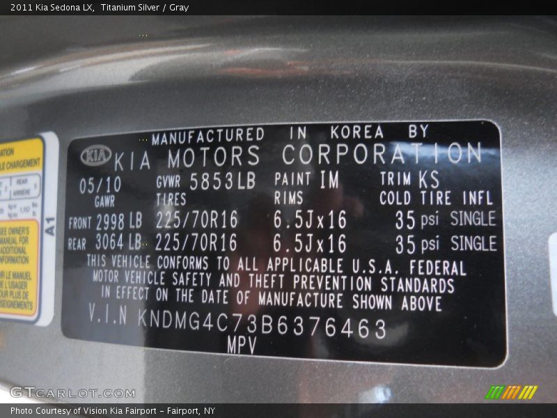 Titanium Silver / Gray 2011 Kia Sedona LX