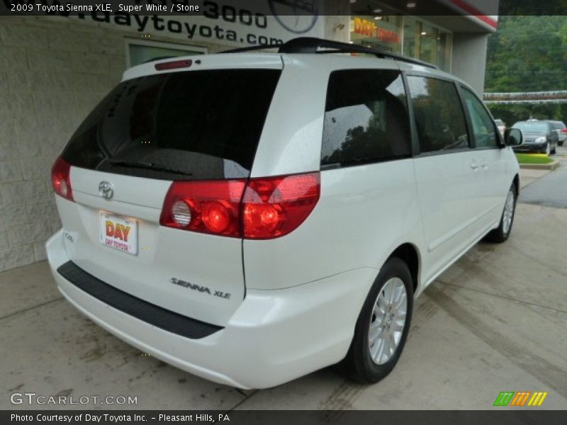 Super White / Stone 2009 Toyota Sienna XLE