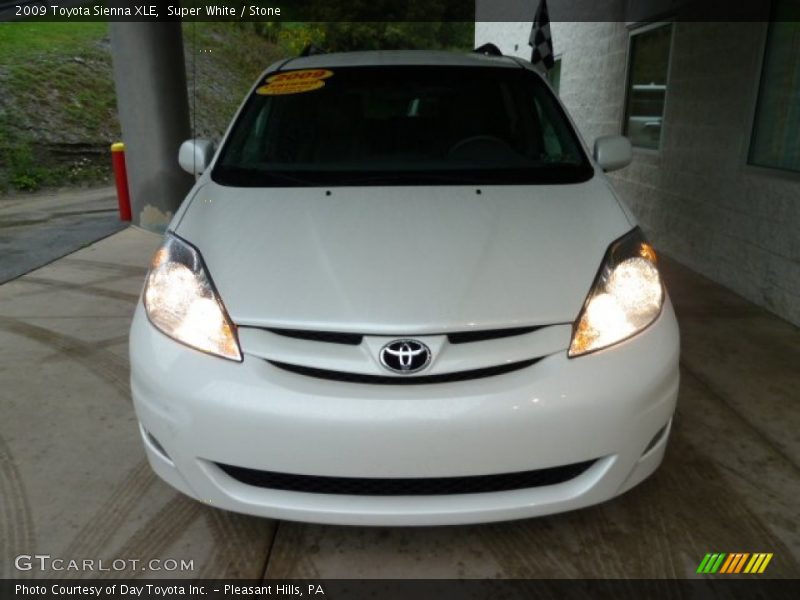 Super White / Stone 2009 Toyota Sienna XLE