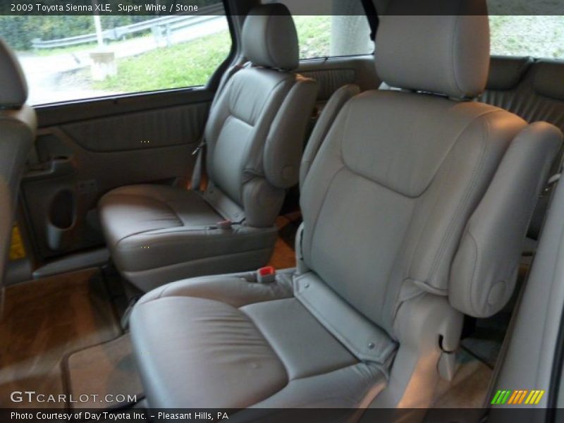 Super White / Stone 2009 Toyota Sienna XLE