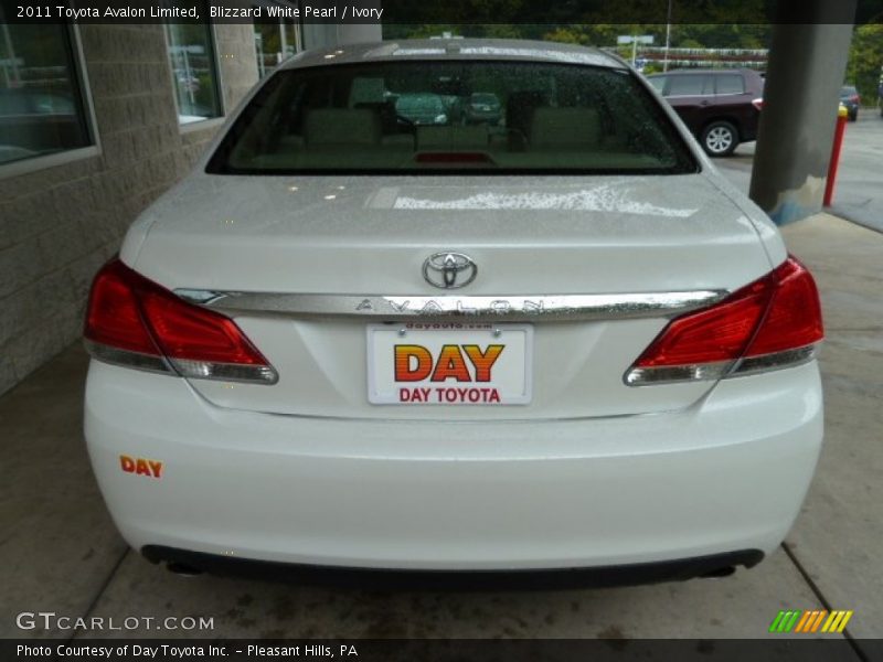 Blizzard White Pearl / Ivory 2011 Toyota Avalon Limited