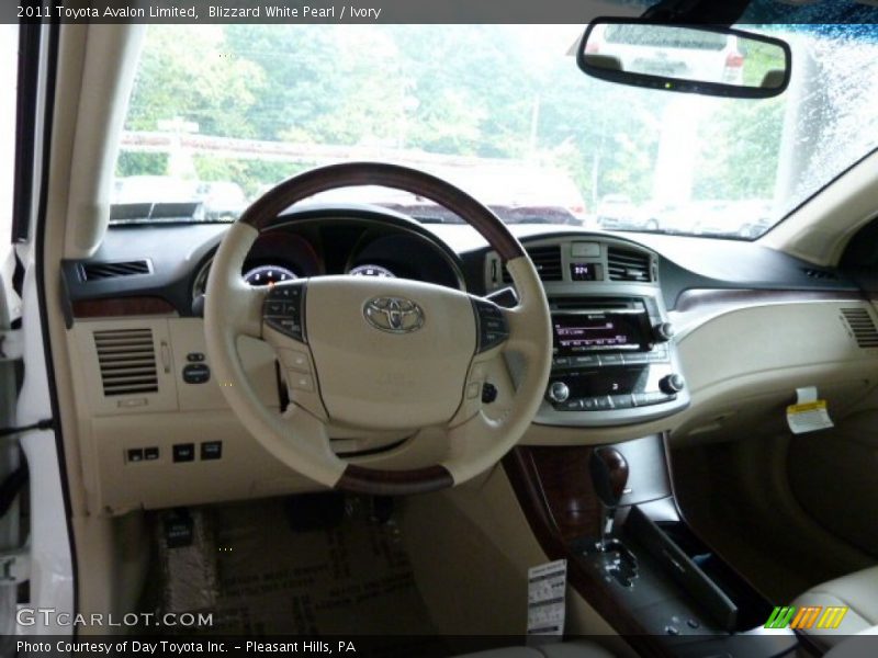 Blizzard White Pearl / Ivory 2011 Toyota Avalon Limited