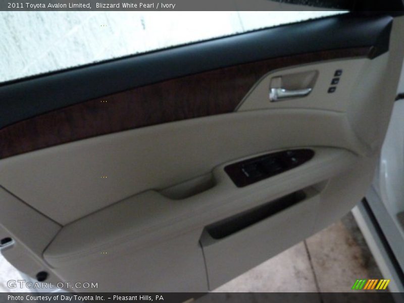 Blizzard White Pearl / Ivory 2011 Toyota Avalon Limited