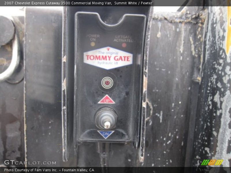 Summit White / Pewter 2007 Chevrolet Express Cutaway 3500 Commercial Moving Van