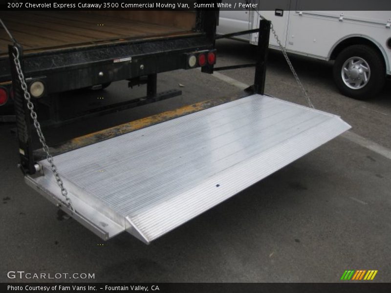 Summit White / Pewter 2007 Chevrolet Express Cutaway 3500 Commercial Moving Van