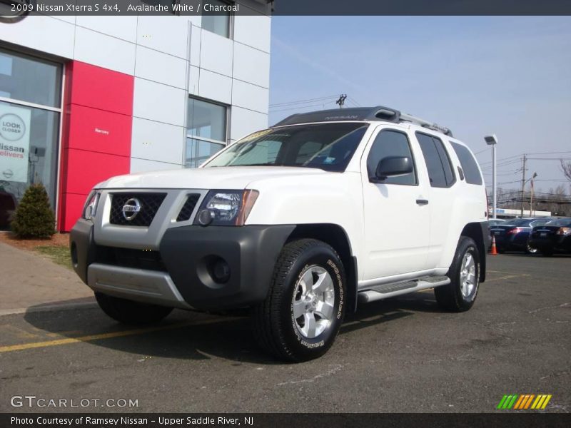 Avalanche White / Charcoal 2009 Nissan Xterra S 4x4