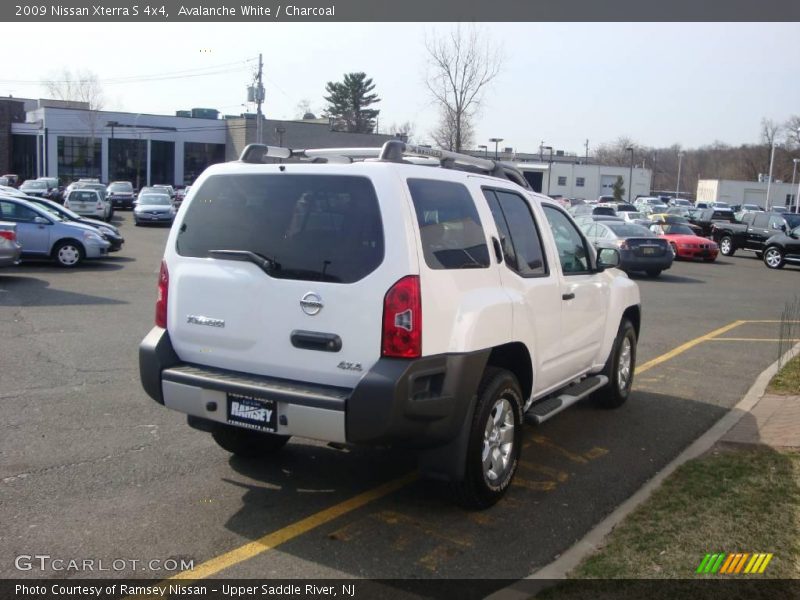 Avalanche White / Charcoal 2009 Nissan Xterra S 4x4