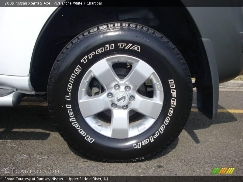 Avalanche White / Charcoal 2009 Nissan Xterra S 4x4