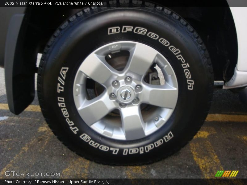 Avalanche White / Charcoal 2009 Nissan Xterra S 4x4