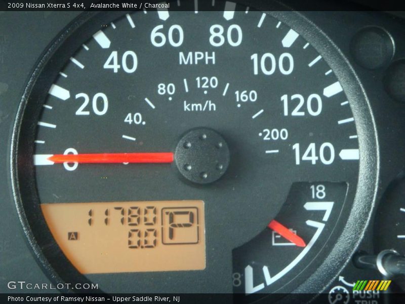 Avalanche White / Charcoal 2009 Nissan Xterra S 4x4