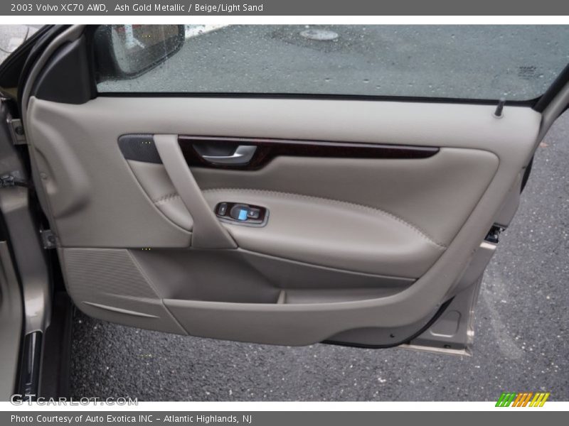 Door Panel of 2003 XC70 AWD