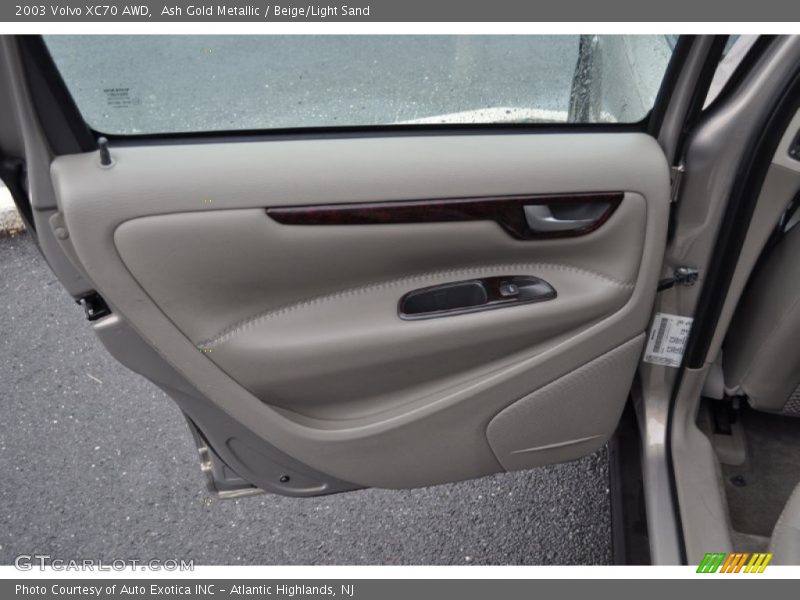 Door Panel of 2003 XC70 AWD