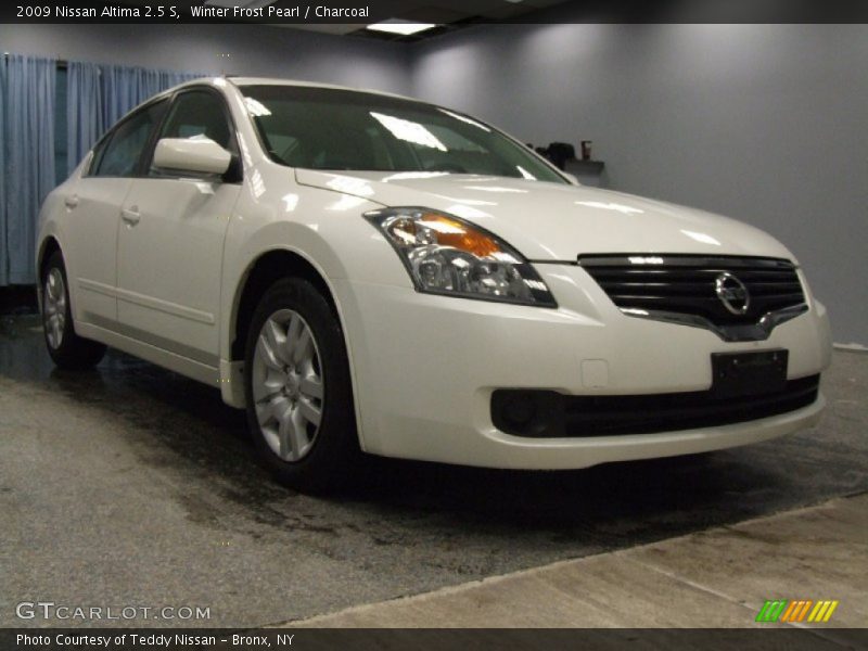 Winter Frost Pearl / Charcoal 2009 Nissan Altima 2.5 S