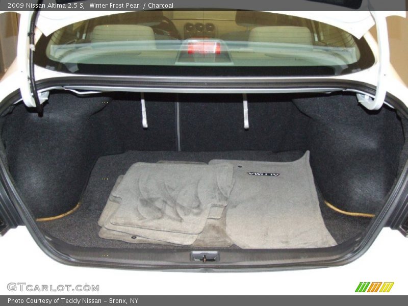 Winter Frost Pearl / Charcoal 2009 Nissan Altima 2.5 S
