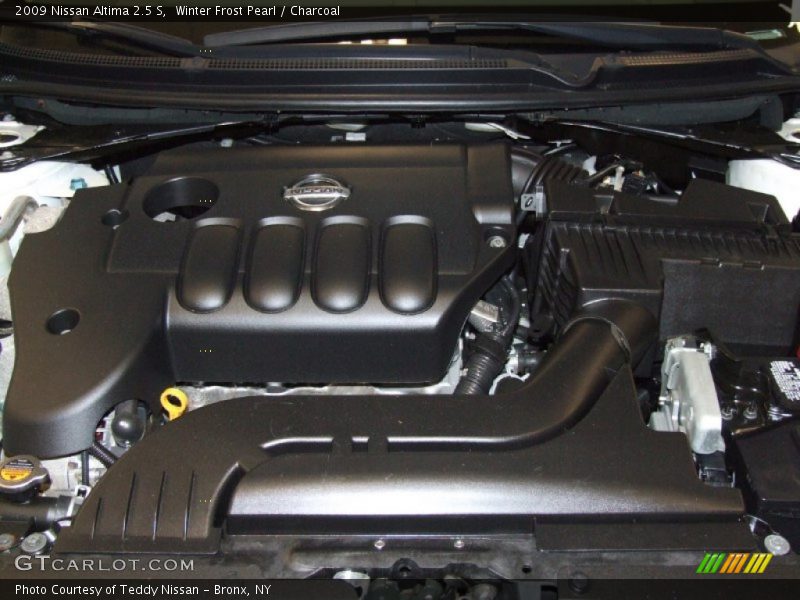 Winter Frost Pearl / Charcoal 2009 Nissan Altima 2.5 S