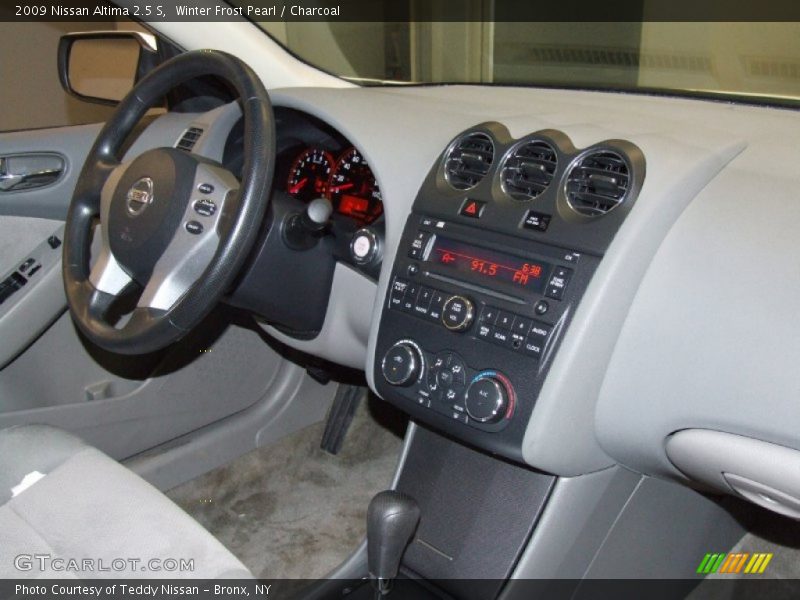 Winter Frost Pearl / Charcoal 2009 Nissan Altima 2.5 S