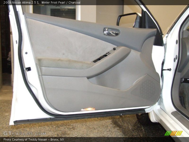 Winter Frost Pearl / Charcoal 2009 Nissan Altima 2.5 S
