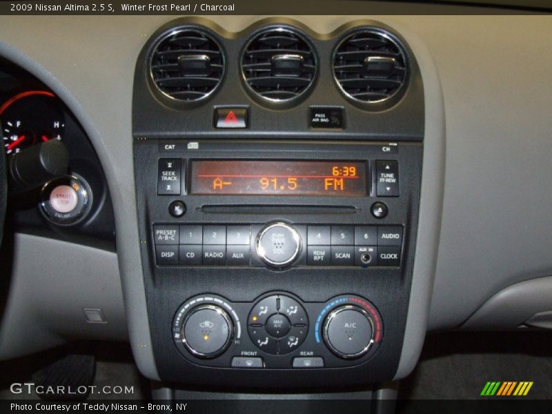 Winter Frost Pearl / Charcoal 2009 Nissan Altima 2.5 S