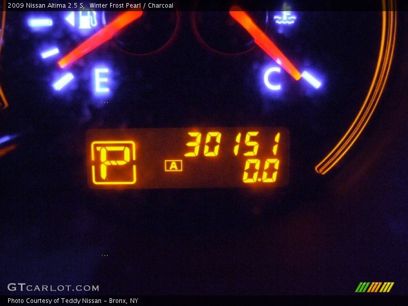 Winter Frost Pearl / Charcoal 2009 Nissan Altima 2.5 S