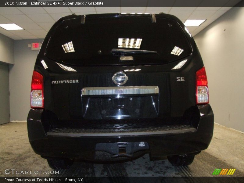 Super Black / Graphite 2010 Nissan Pathfinder SE 4x4