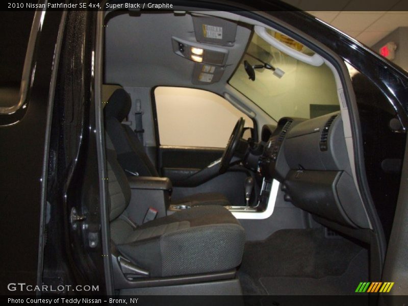 Super Black / Graphite 2010 Nissan Pathfinder SE 4x4