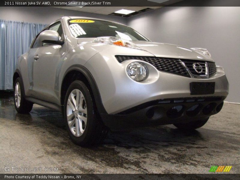 Chrome Silver / Black/Silver Trim 2011 Nissan Juke SV AWD