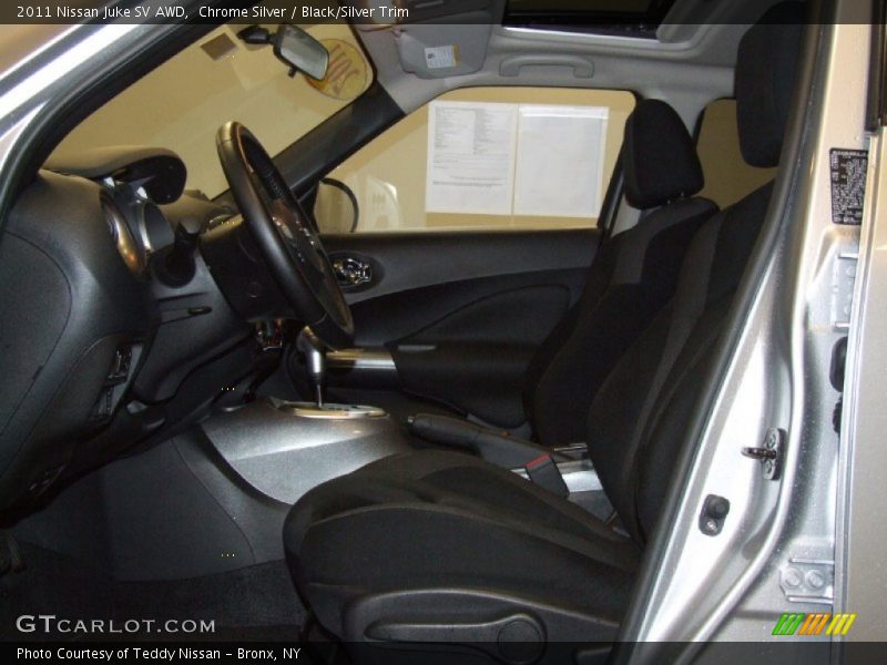 Chrome Silver / Black/Silver Trim 2011 Nissan Juke SV AWD