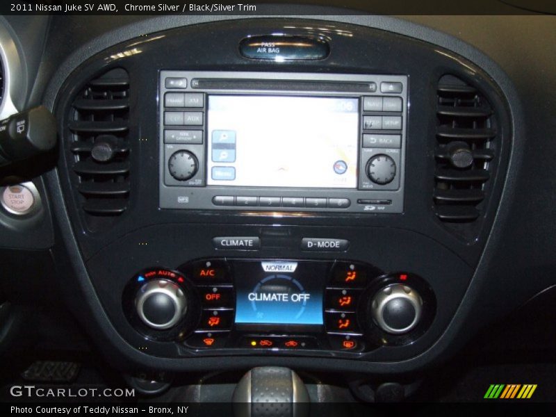 Chrome Silver / Black/Silver Trim 2011 Nissan Juke SV AWD