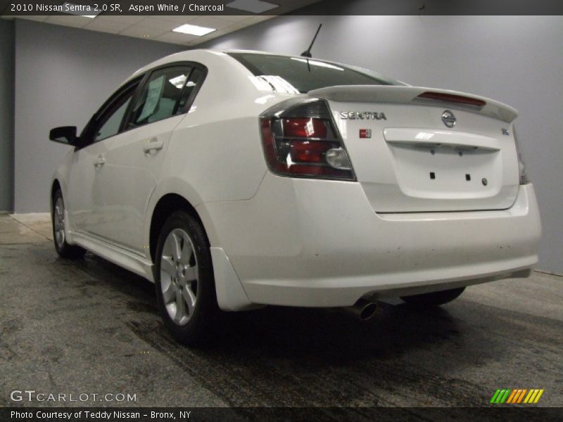 Aspen White / Charcoal 2010 Nissan Sentra 2.0 SR