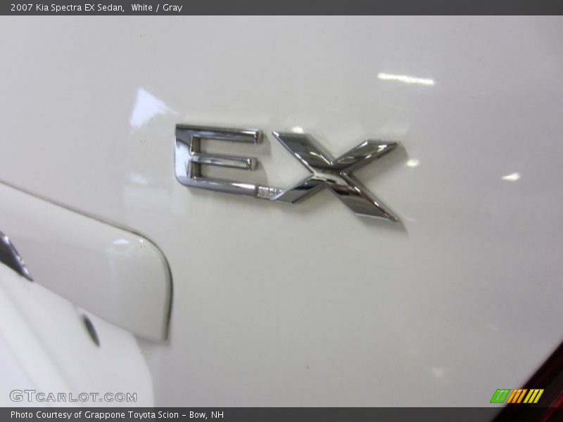 White / Gray 2007 Kia Spectra EX Sedan