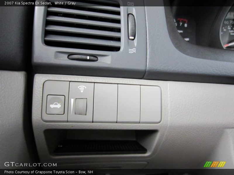 White / Gray 2007 Kia Spectra EX Sedan