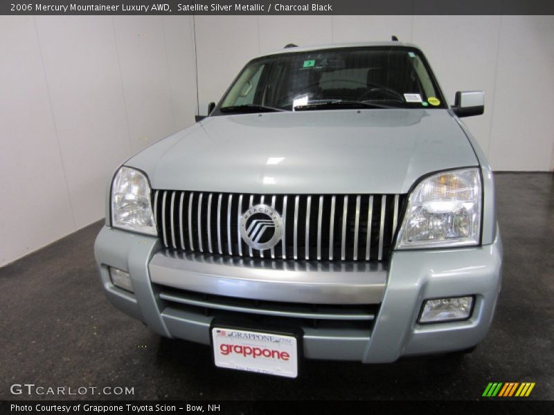 Satellite Silver Metallic / Charcoal Black 2006 Mercury Mountaineer Luxury AWD