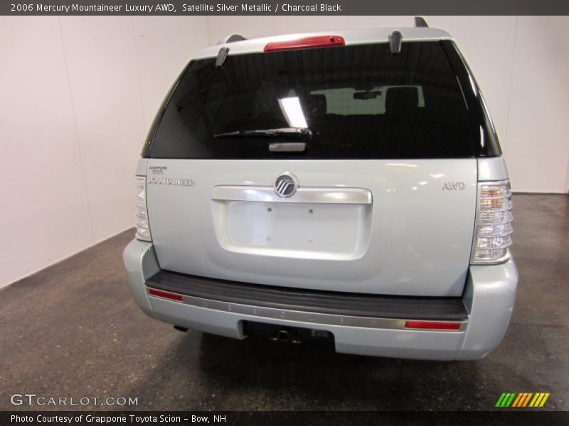 Satellite Silver Metallic / Charcoal Black 2006 Mercury Mountaineer Luxury AWD