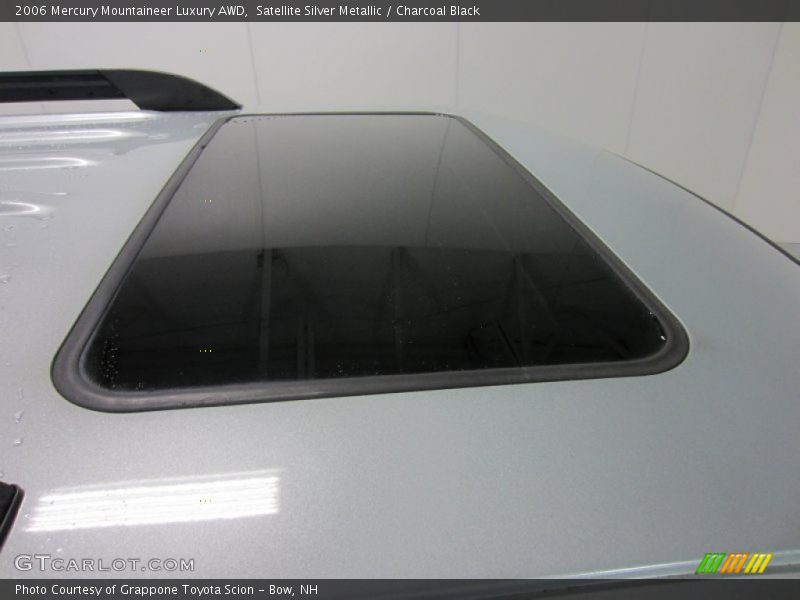 Satellite Silver Metallic / Charcoal Black 2006 Mercury Mountaineer Luxury AWD