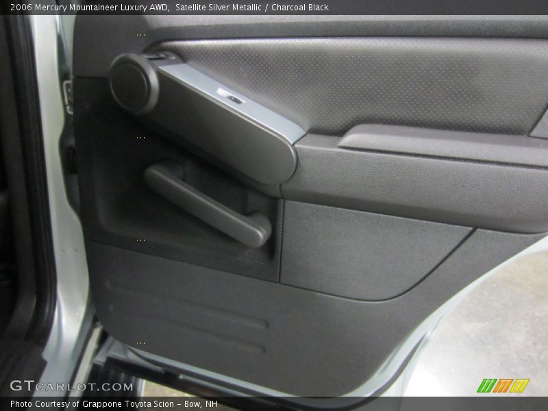 Satellite Silver Metallic / Charcoal Black 2006 Mercury Mountaineer Luxury AWD