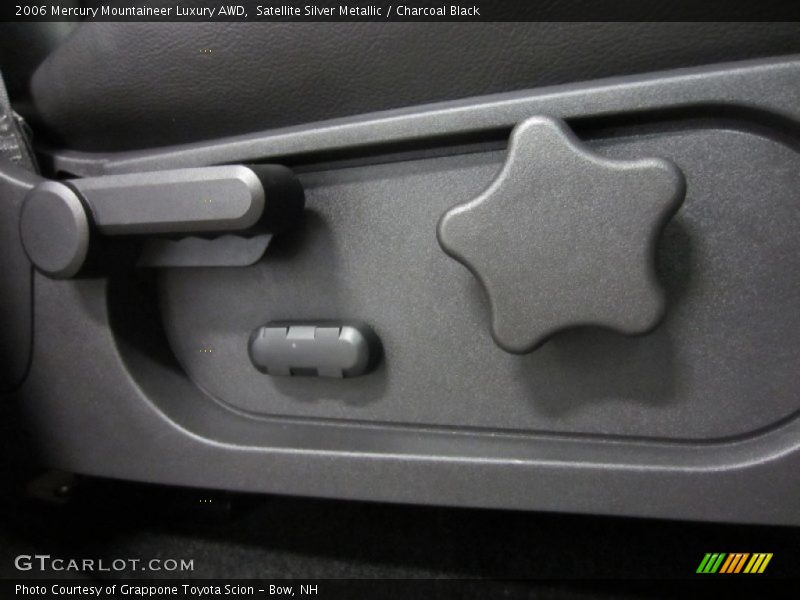 Satellite Silver Metallic / Charcoal Black 2006 Mercury Mountaineer Luxury AWD