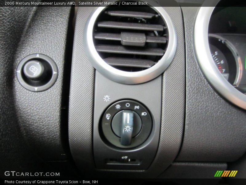 Satellite Silver Metallic / Charcoal Black 2006 Mercury Mountaineer Luxury AWD