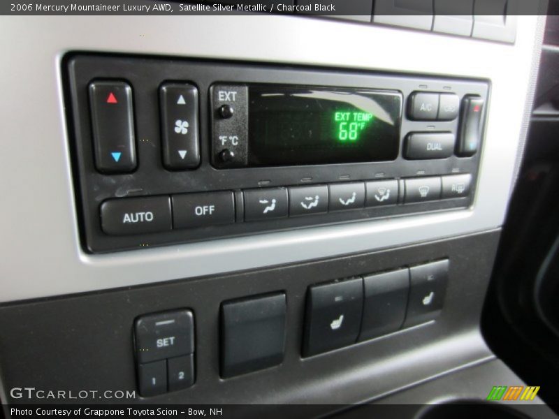 Satellite Silver Metallic / Charcoal Black 2006 Mercury Mountaineer Luxury AWD