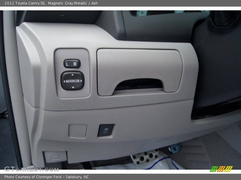 Magnetic Gray Metallic / Ash 2011 Toyota Camry SE