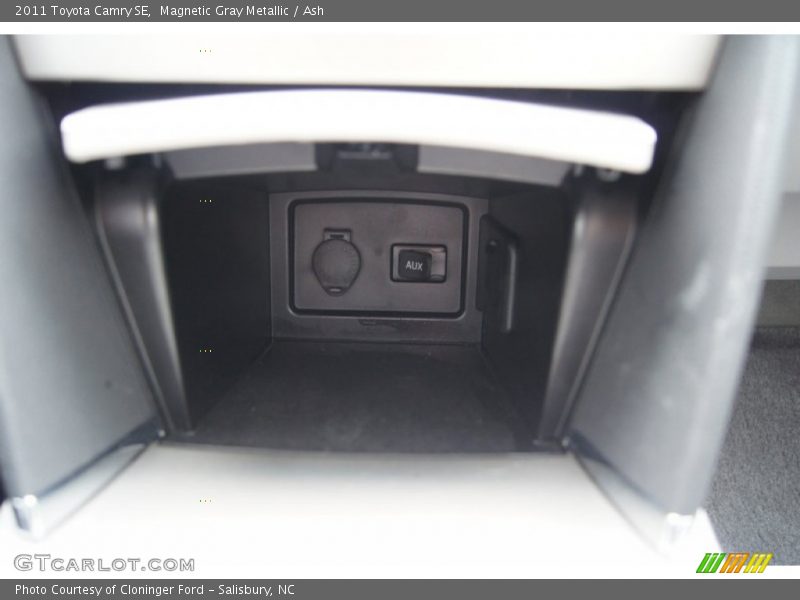 Magnetic Gray Metallic / Ash 2011 Toyota Camry SE