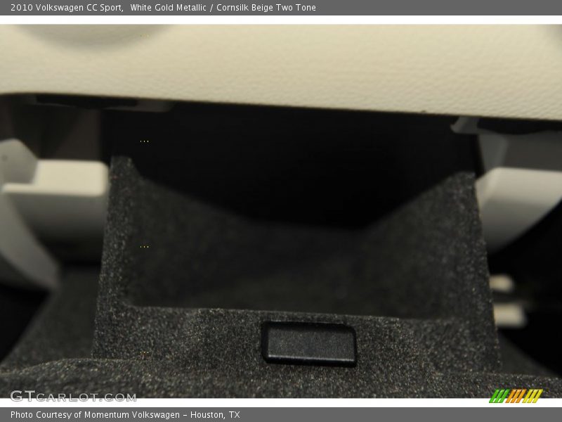 White Gold Metallic / Cornsilk Beige Two Tone 2010 Volkswagen CC Sport